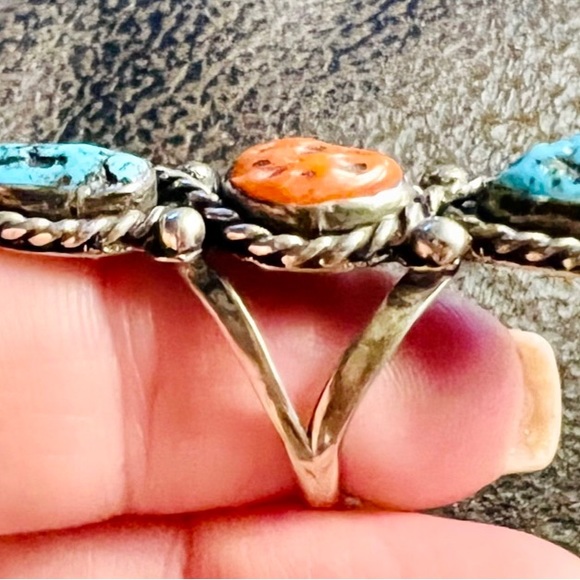 Beautiful Turquoise & Coral Ring
Size 6.5 - Picture 2 of 4